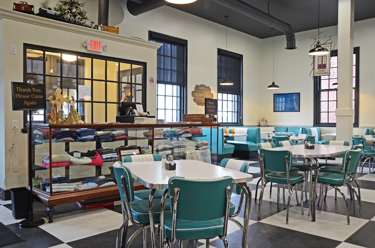 Livingston’s Soda Fountain & Grill, photographed by a Google contributor