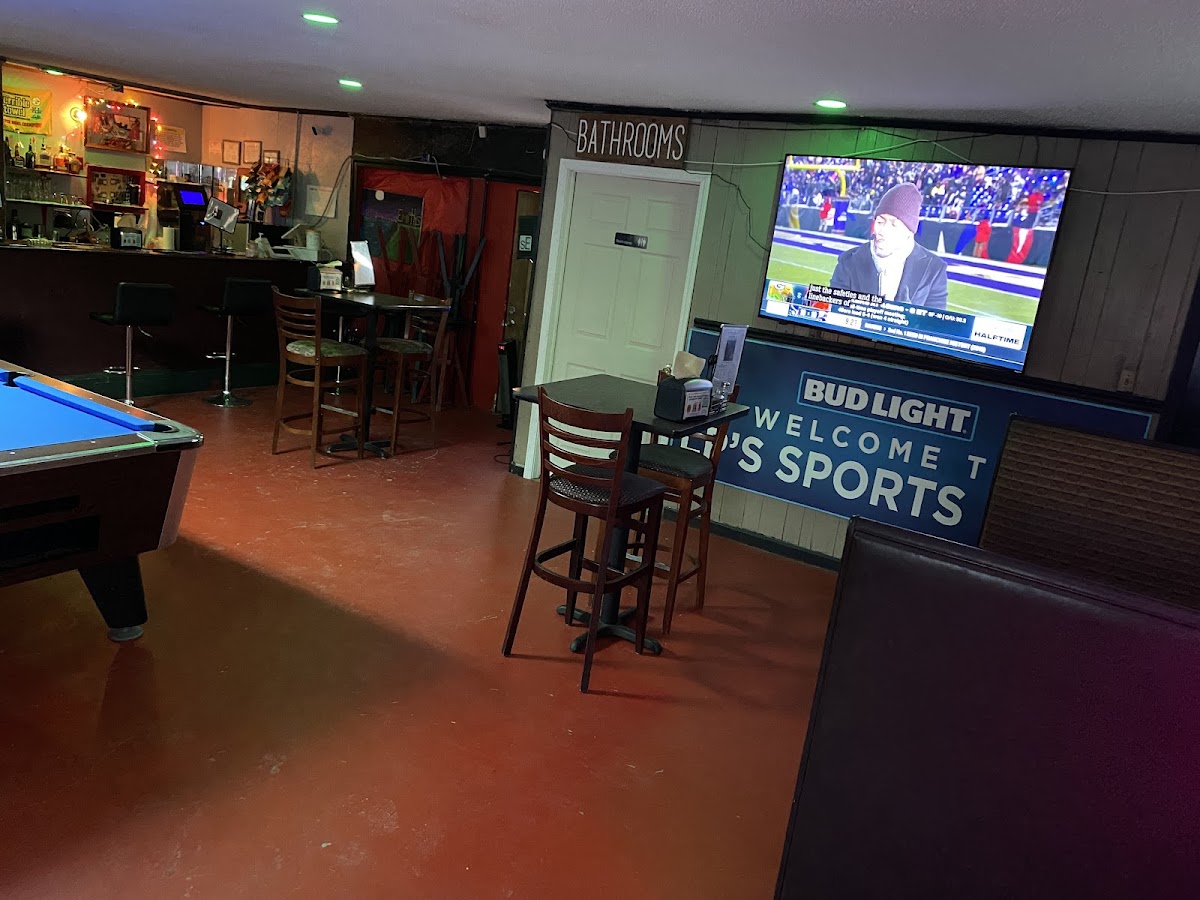 LP's Neighborhood Sports Bar & Grill, photographed by a Google contributor